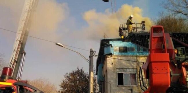 آتش سوزی یکی از مجتمع های نزدیک راه آهن تهران