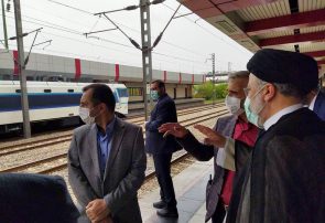 لحظه ورود سید ابراهیم رئیسی با مترو به کرج