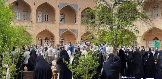 تجمع روحانیون و قشرهای مختلف مردم بوشهر در محکومیت حادثه حرم مطهر رضوی