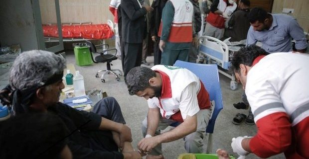 درمان سرپایی زائران اربعین توسط هلال احمر در مرز چذابه