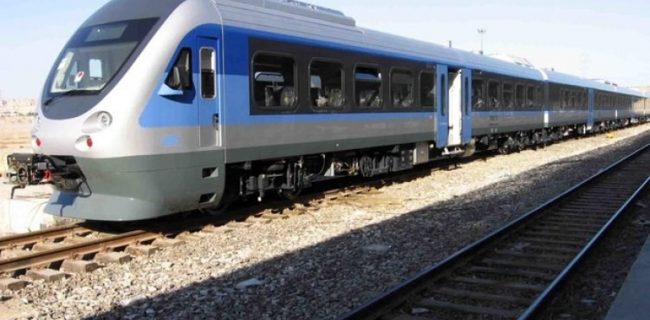 اولین قطار ترکیبی تهران- کربلا وارد ایستگاه شلمچه خوزستان شد
