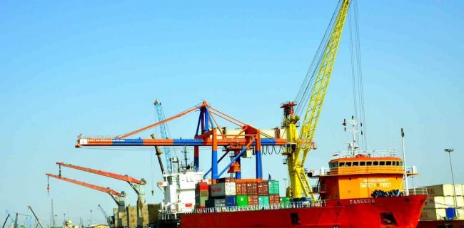 افزایش چشمگیر ترافیک کالاهای صادراتی از مسیر دریایی بندر خرمشهر به عراق