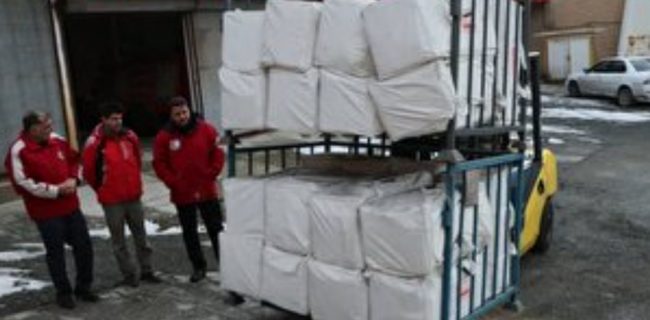 ۳۰۰ تخته چادر از کرمانشاه به مناطق زلزله زده خوی ارسال شد