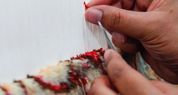 تولید ۳۳متر مربع فرش توسط مددجویان کمیته امداد شهرستان فامنین
